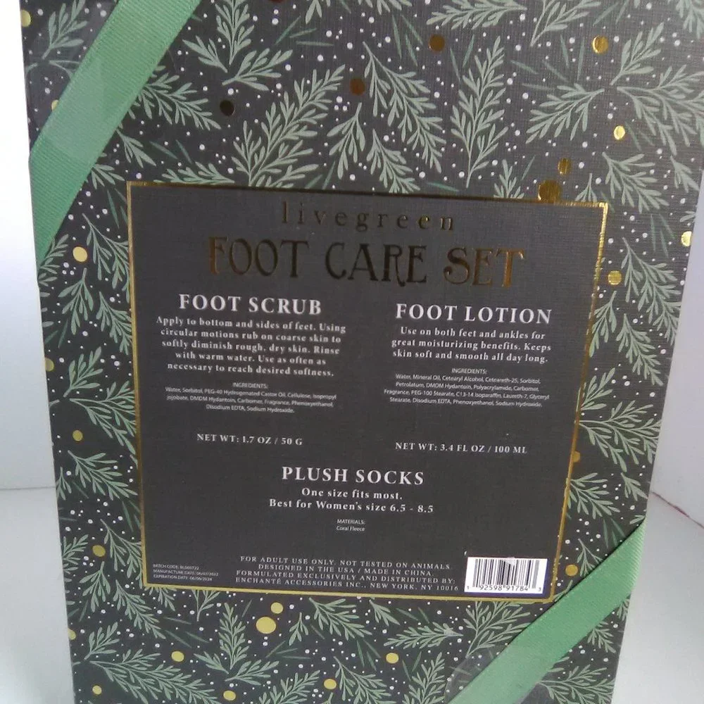 Live Green Foot Care Spa Set Brand New includes Lotion, Plush soft socks